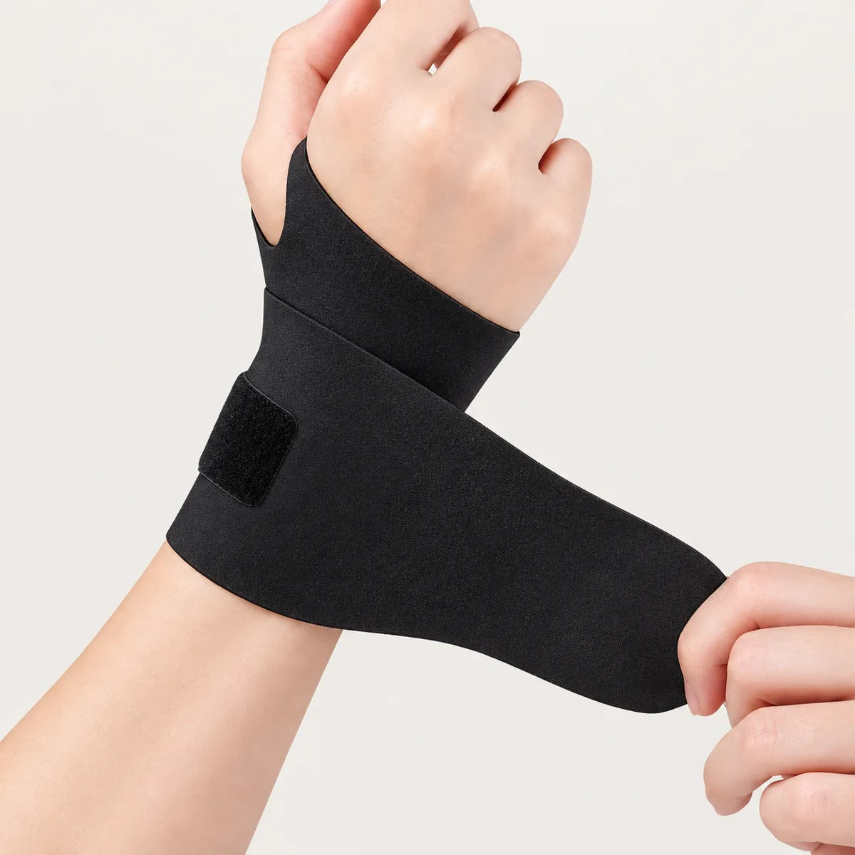 Adjustable wrist brace